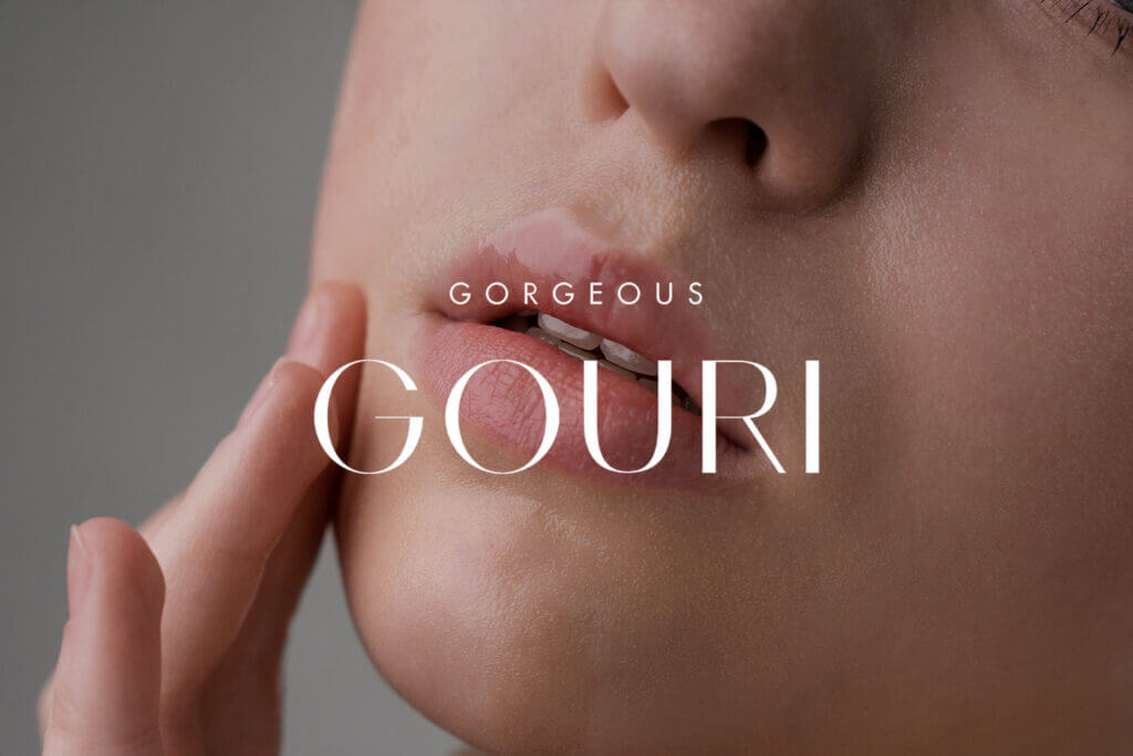 Imagen detalle de los labios de una mujer de piel clara. Se lee en el medio de la imagen, el logotipo de Gouri